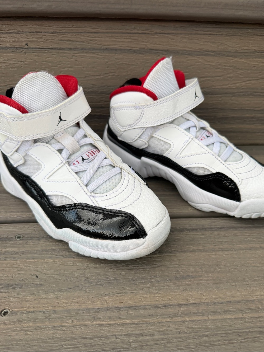 Jordan Preschool Boy Two Trey White Red Black Sneaker 11.5C Velcro